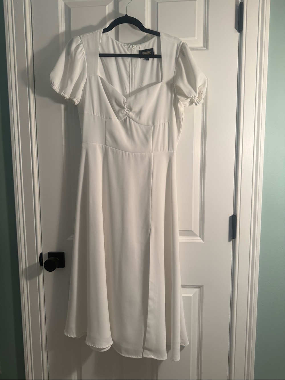 Alexia Admor Engagement White Midi Dress with Sweetheart Neckline